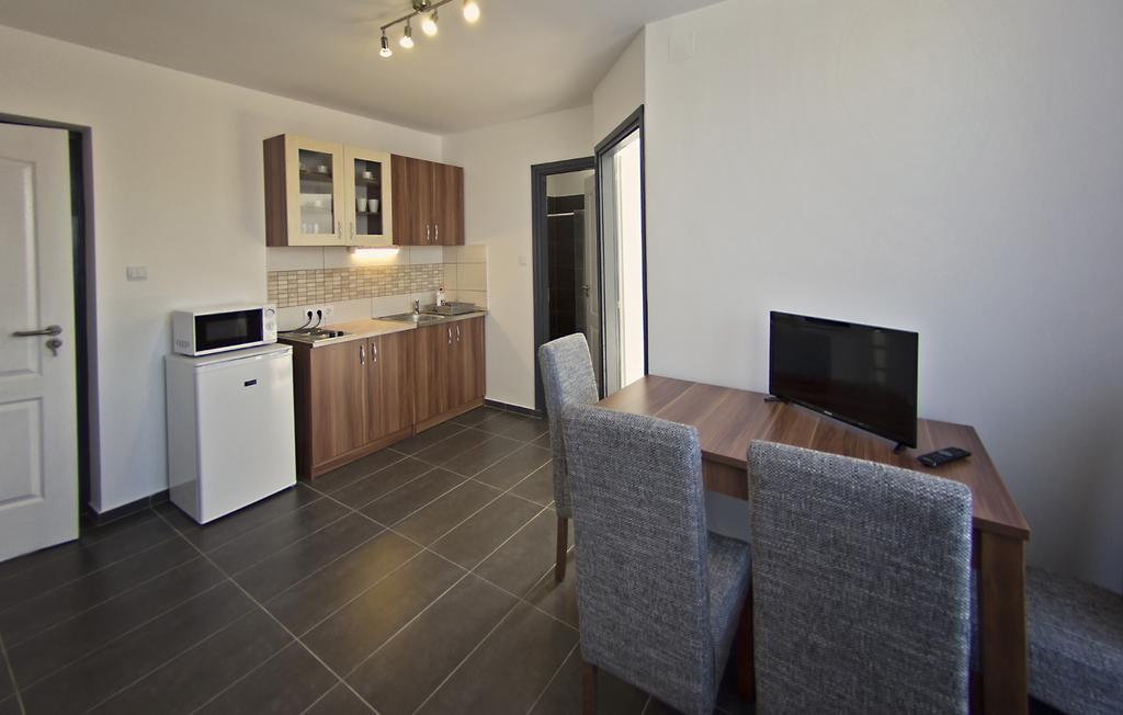 Luca Apartman ショプロン 部屋 写真
