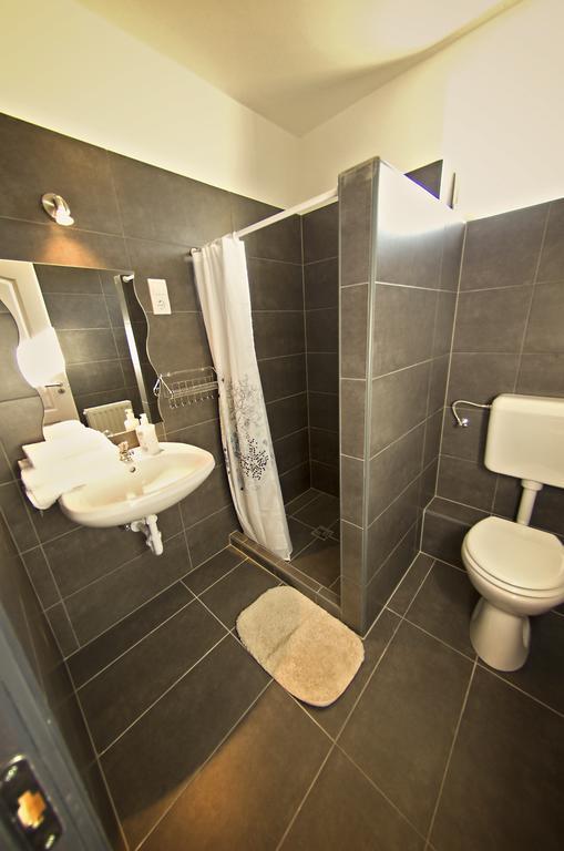 Luca Apartman ショプロン 部屋 写真