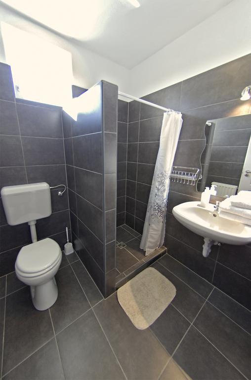 Luca Apartman ショプロン 部屋 写真