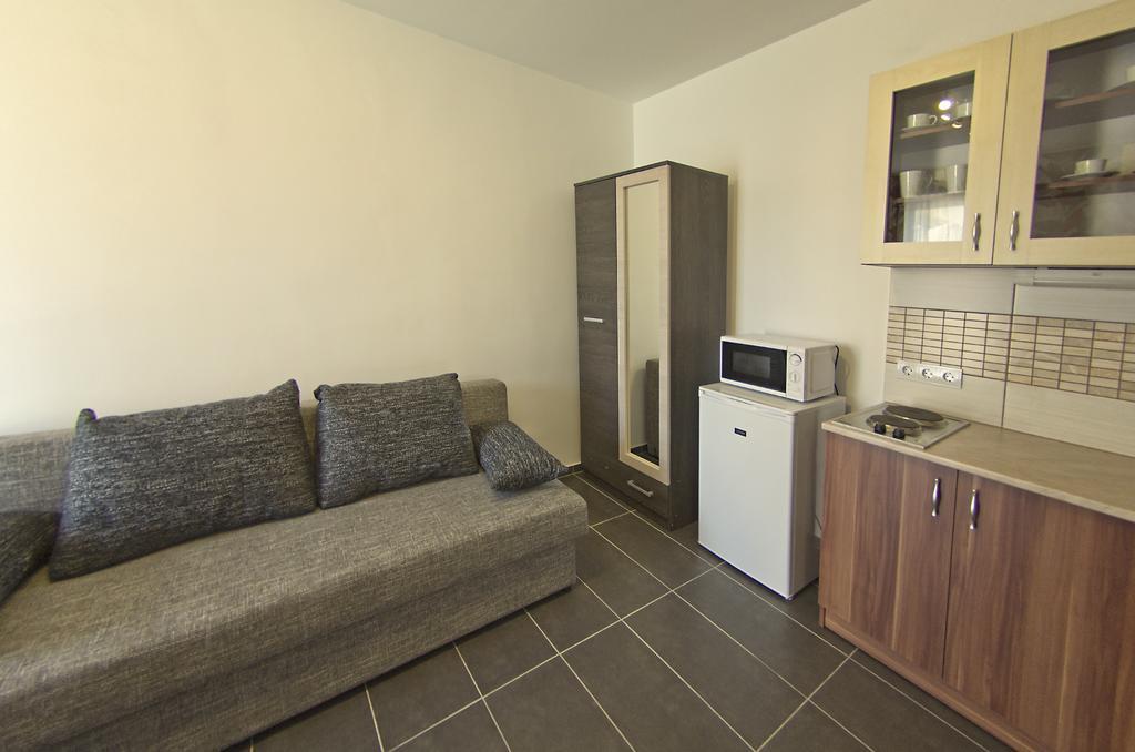 Luca Apartman ショプロン 部屋 写真