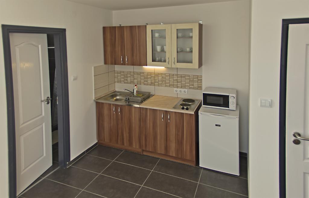 Luca Apartman ショプロン 部屋 写真